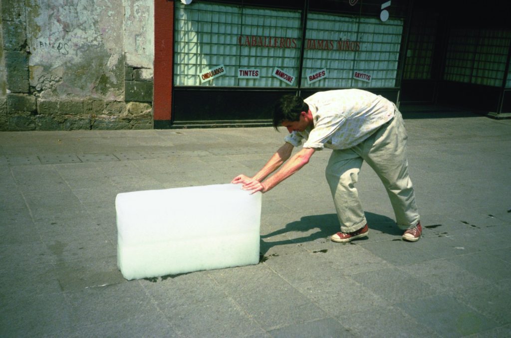 1.-Paradoxul-praxisului-1-Francis-Alys-1997.jpg